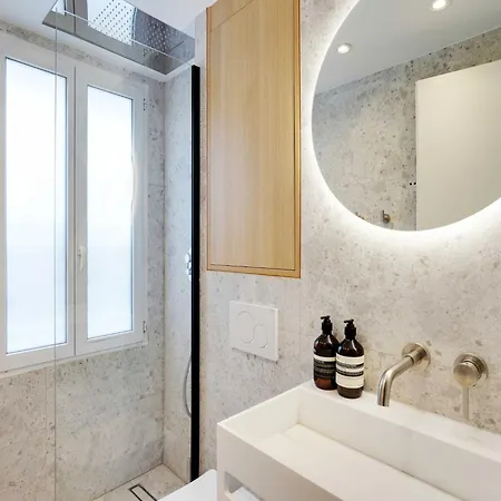 Modern With Balcony - 1br 2p - Saint Lazare 파리