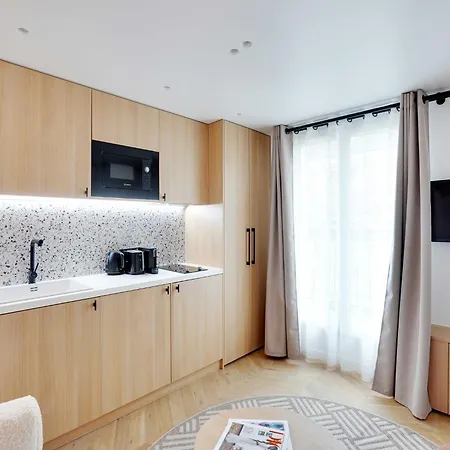 Modern With Balcony - 1br 2p - Saint Lazare
