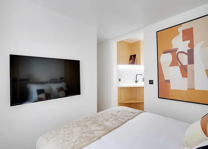 Modern With Balcony - 1br 2p - Saint Lazare *