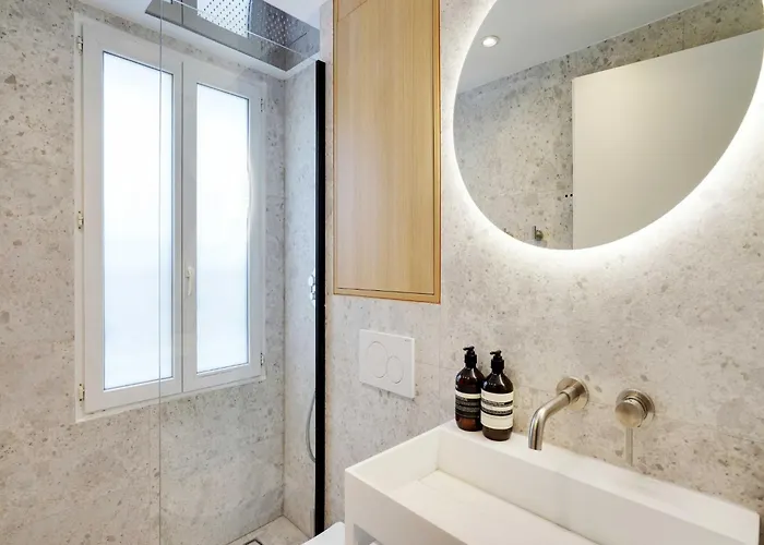 Modern With Balcony - 1br 2p - Saint Lazare Paris