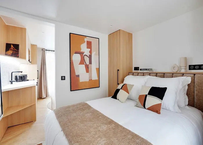 Modern With Balcony - 1br 2p - Saint Lazare Apartment Paris